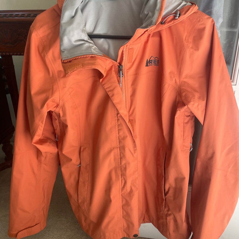 REI Co-op Women’s Rainier Rain
Jacket Orange REI Vibrant Orange Hooded Jacket